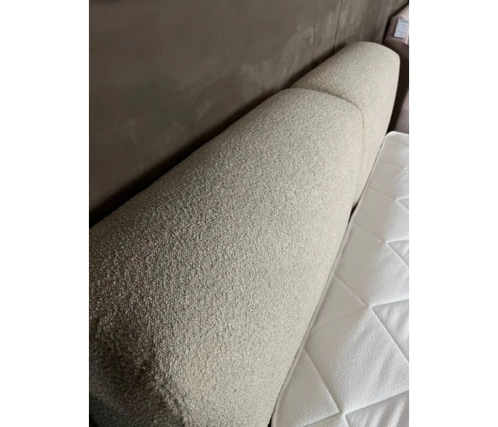 Текстурне ліжко з нішею для зберігання