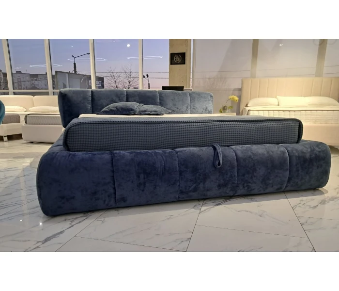 Синяя кровать с объёмным каркасом