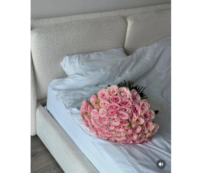 Двоспальне м'яке ліжко з заокругленими кутами