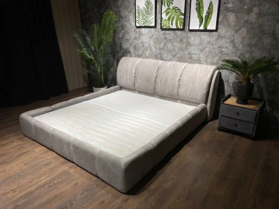 Ліжко з заокругленими кутами на високому узголів'ї