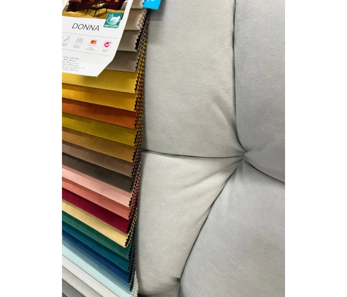 Розкішне двоспальне ліжко з об'ємним м'яким каркасом