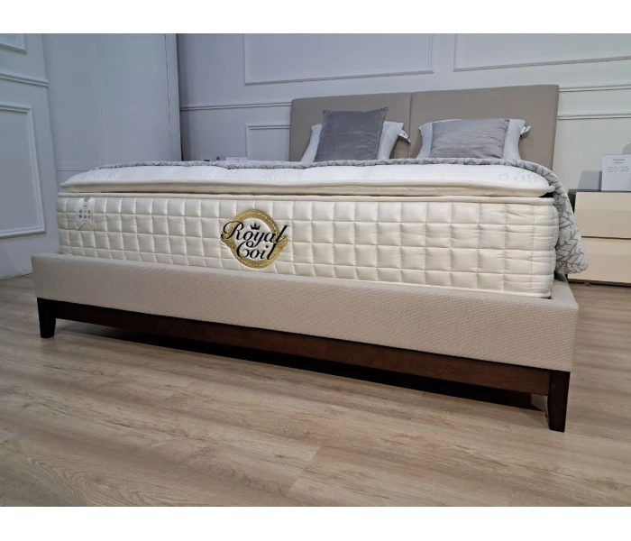 Элегантная двуспальная кровать с текстильным каркасом