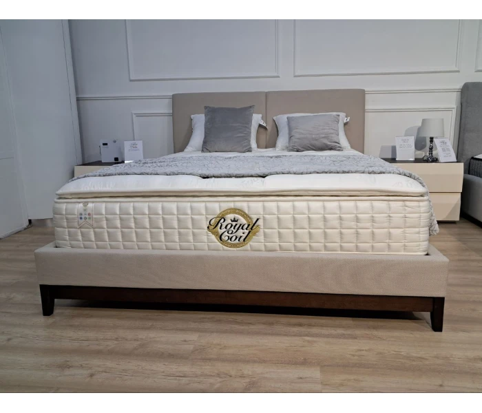 Элегантная двуспальная кровать с текстильным каркасом