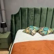 Ліжко двоспальне м'яке з вертикальною прошивкою та високим фігурним узголів'ям