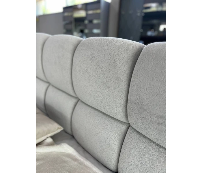 Ліжко двоспальне сіре з квадратною прошивкою