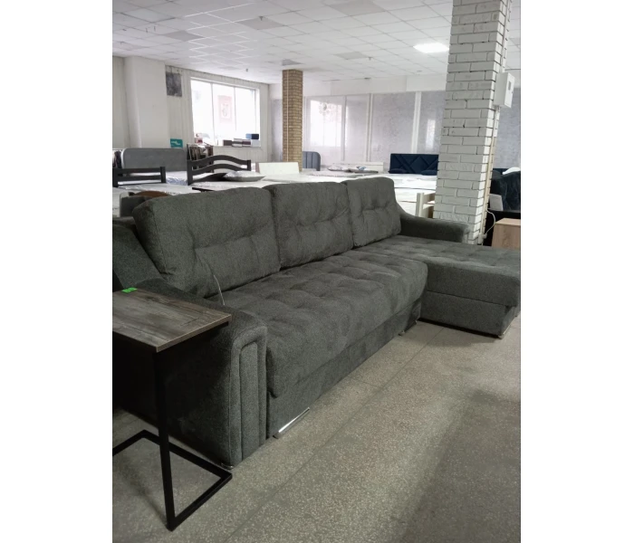 Сірий кутовий диван-трансформер на хромованих ніжках