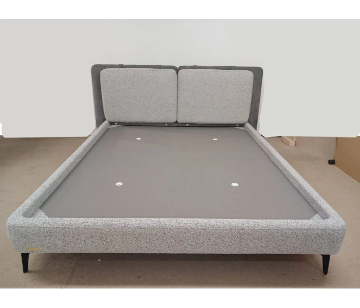Серая кровать с двухсекционным изголовьем