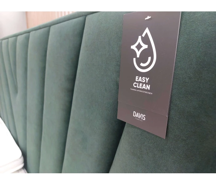 Кровать с декоративным изголовьем