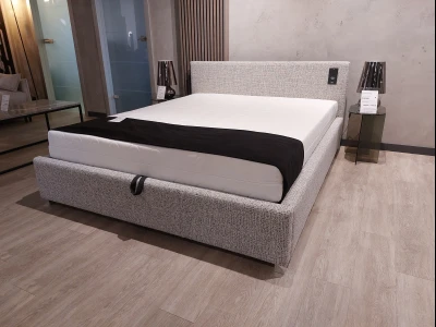 Функциональная двуспальная кровать с подъёмным механизмом