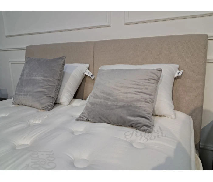 Элегантная двуспальная кровать с текстильным каркасом