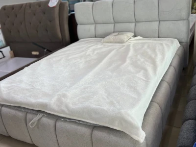 Ліжко двоспальне сіре з квадратною прошивкою