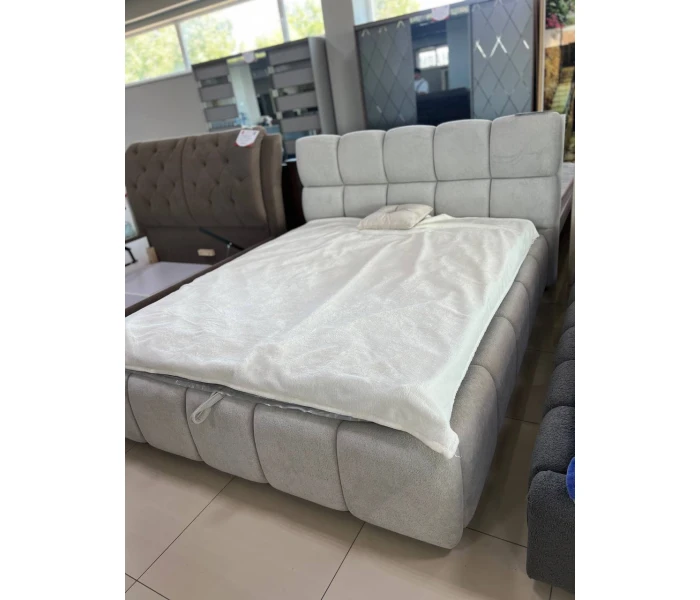 Ліжко двоспальне сіре з квадратною прошивкою