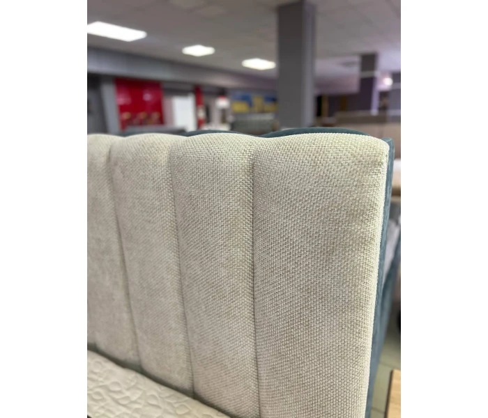 Ліжко-платформа з вертикальним прошивом