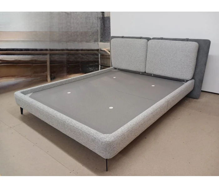 Серая кровать с двухсекционным изголовьем