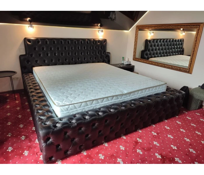 Габаритне ліжко з каретною стяжкою в екошкірі