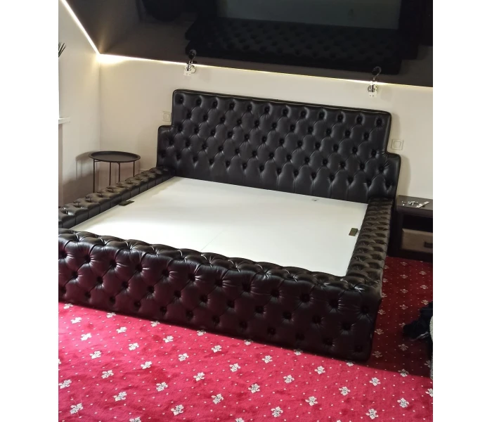 Габаритне ліжко з каретною стяжкою в екошкірі