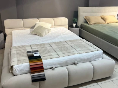 Ліжко-платформа з низьким узголів'ям