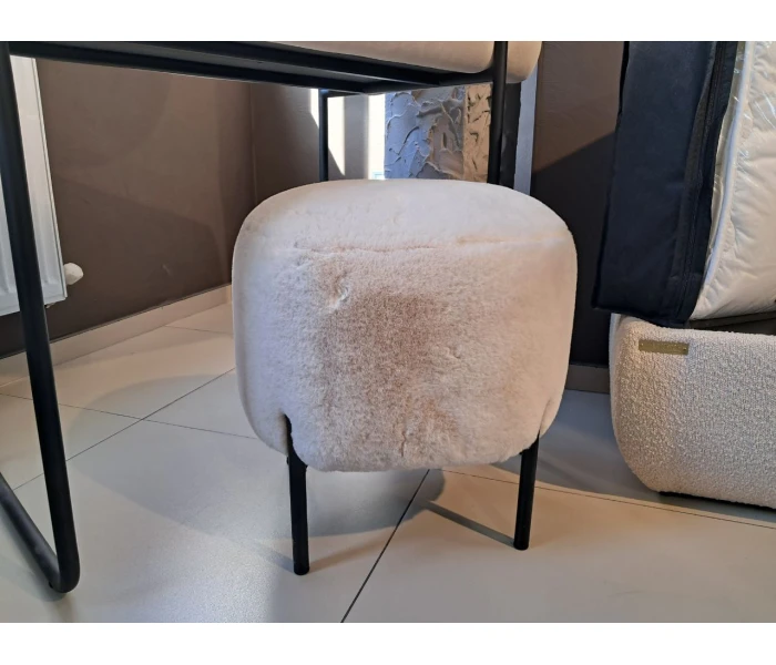 Элегантный пуф-табурет с мягкой фактурой