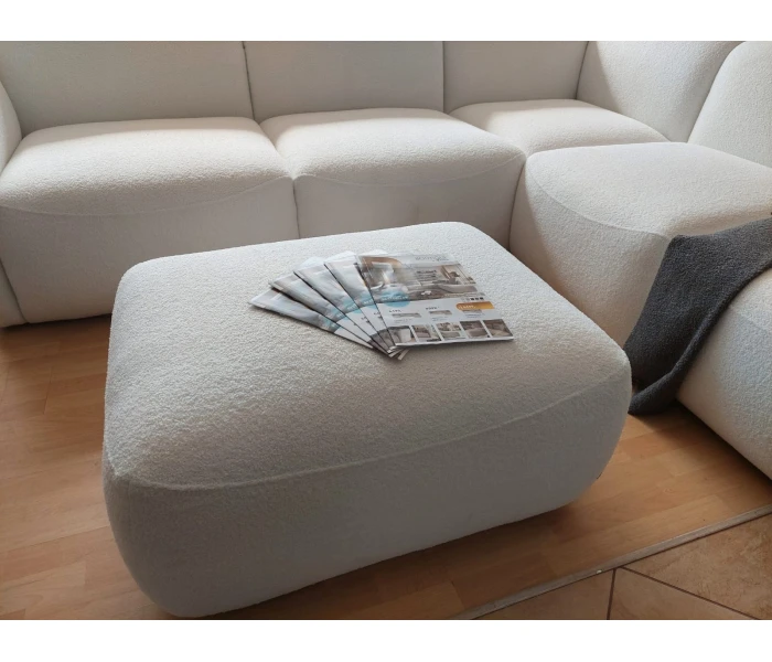 М'який пуф-куб з фактурною оббивкою