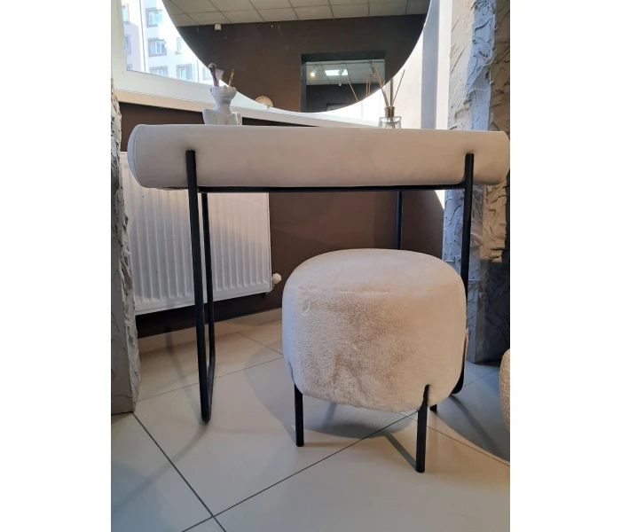 Элегантный пуф-табурет с мягкой фактурой