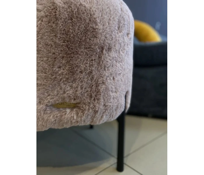 Элегантный пуф-табурет с мягкой фактурой