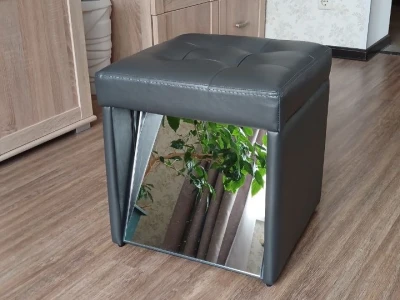 Квадратний пуф з екошкіри з дзеркальною фасадною панеллю