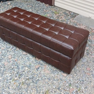 Подовжена банкетка в класичному стилі