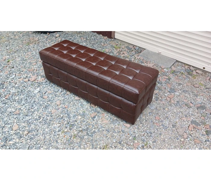 Подовжена банкетка в класичному стилі