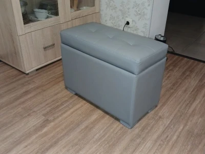 Виготовлення прямокутного пуфа з нішею в сірій екошкірі