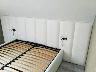 Виготовлення широкої настінної панелі-узголів'я у велюрі з інтегрованими розетками