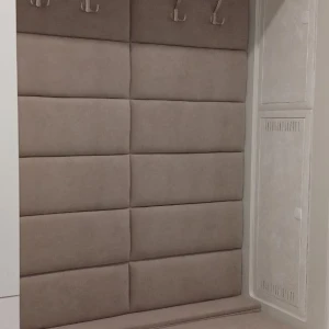 Комплексне виготовлення м'якої зони: панелі-спинка та пуф-сидіння у велюрі