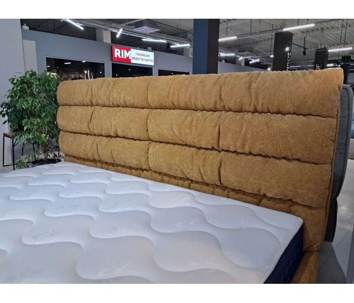 Двоспальне ліжко з горизонтальною прострочкою