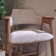 Високий дерев'яний стілець з м'яким сидінням та спинкою