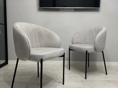 Крісло-стілець з суцільною спинкою