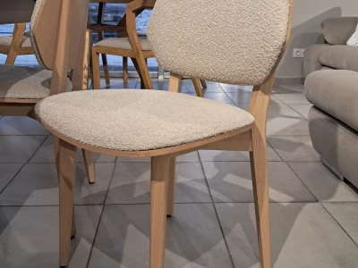 Стілець з фігурною спинкою та м'яким сидінням