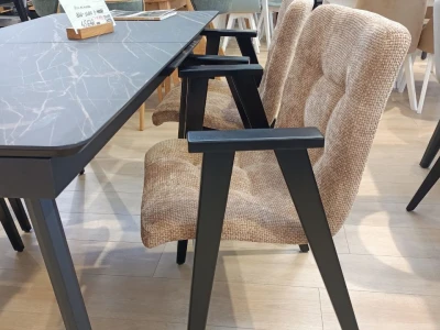 М'який стілець з каретною стяжкою