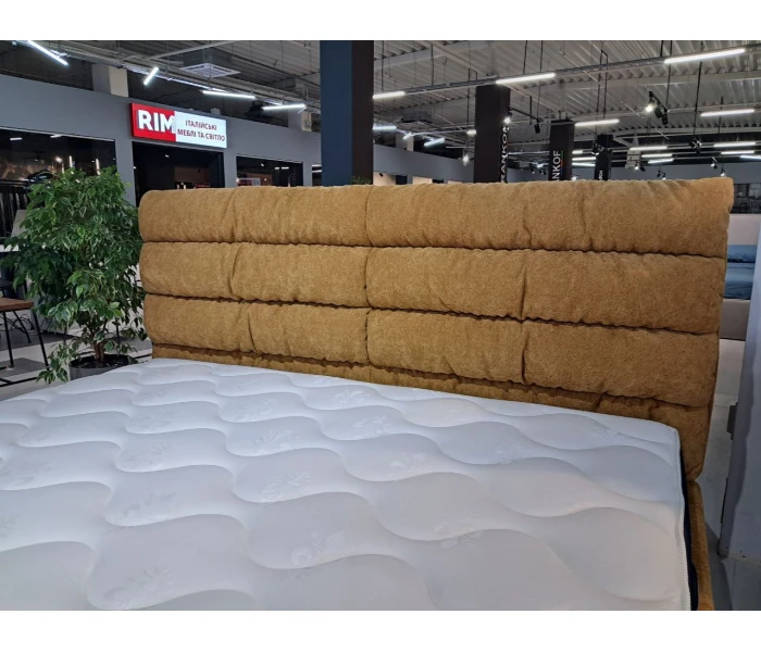 Двоспальне ліжко з горизонтальною прострочкою