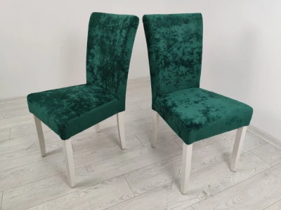 Смарагдовий стілець на білих ніжках